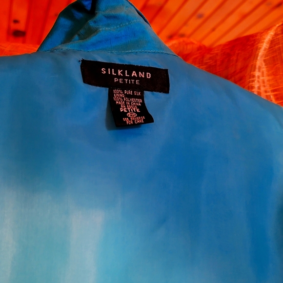 Silkland Button Front Shell - Picture 14 of 16